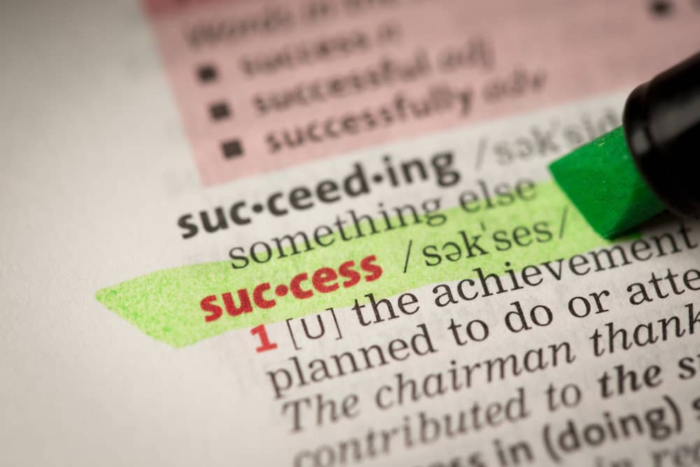 Diccionario que ilustra la riqueza léxica al explorar cuántas palabras hay en el idioma inglés, destacando "success"
