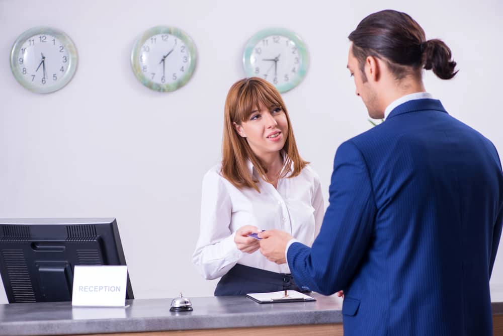 Frases de inglés para el check-in en un hotel.